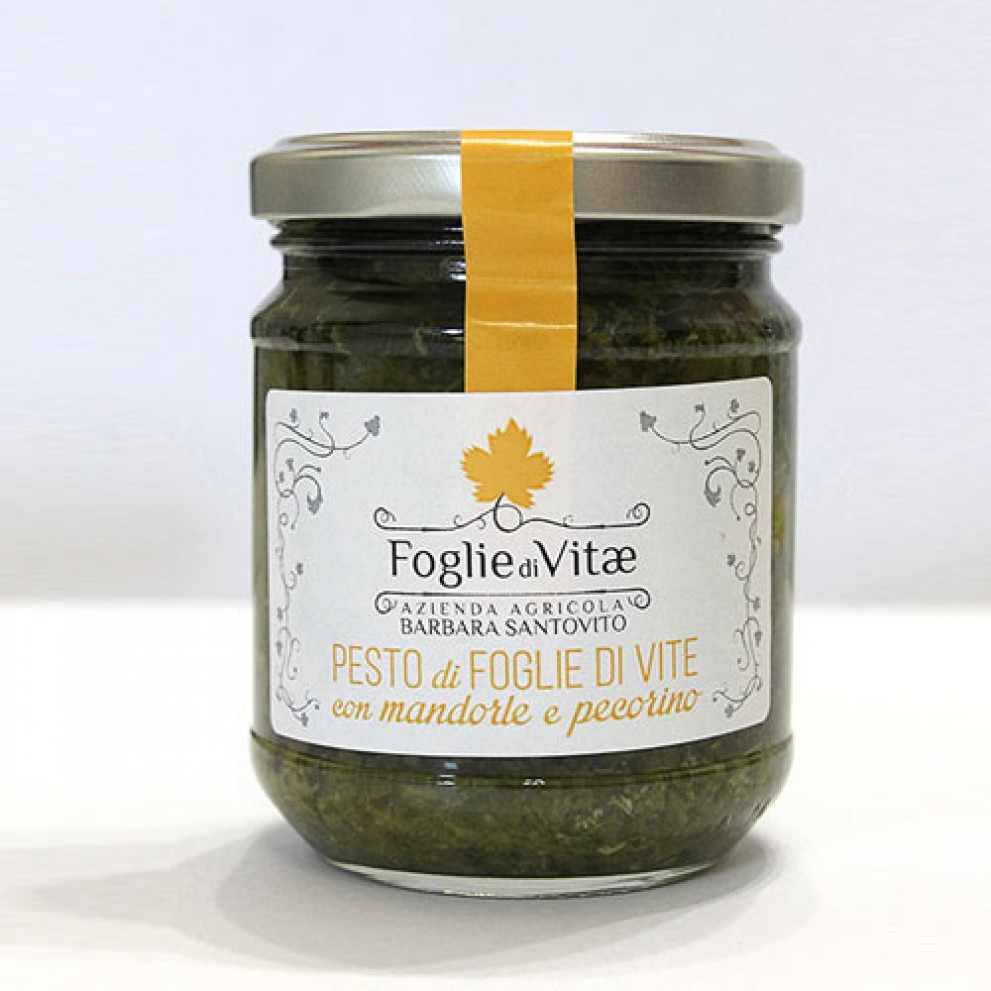Pesto foglie di vite mandorle e pecorino Pesto foglie di vite mandorle e pecorino